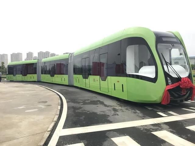 湖南现全球首辆智能列车，虚拟轨道无人驾驶，美国花500亿拜师
